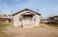 Building Photo - 2 Bedroom/1 Bath Home in Central Bakersfie...