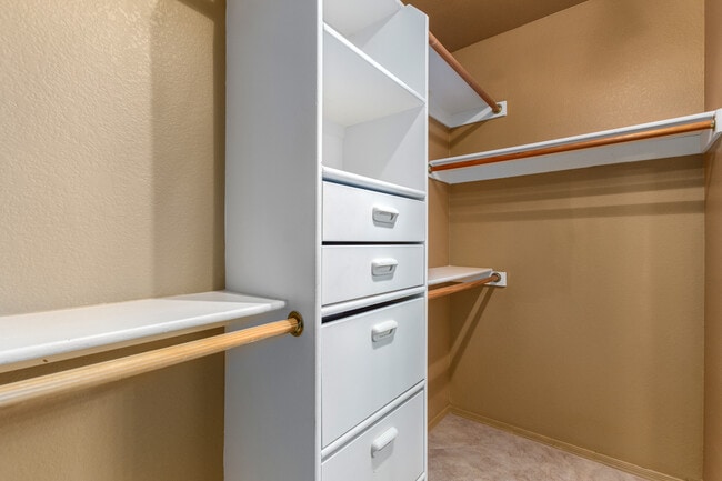 Building Photo - 9150 W Grovers Ave