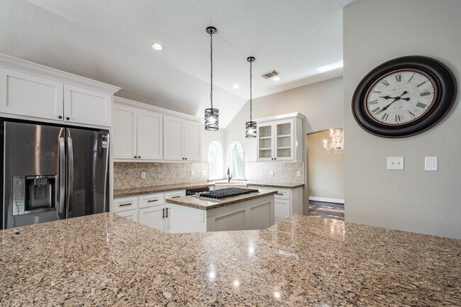 Building Photo - 2506 S Strathford Ln