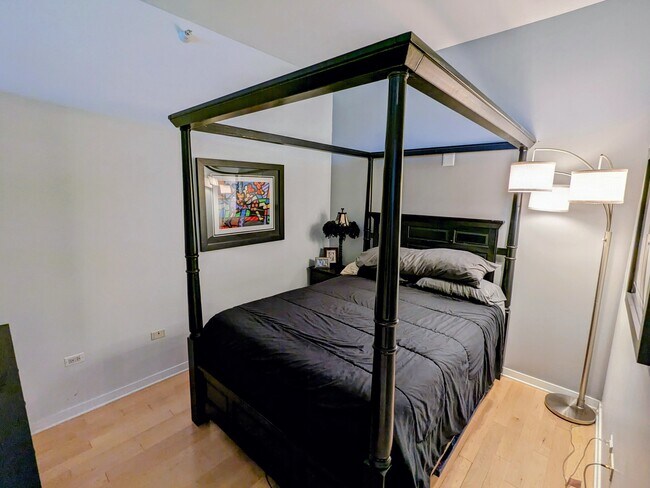 Building Photo - 860 W Blackhawk St