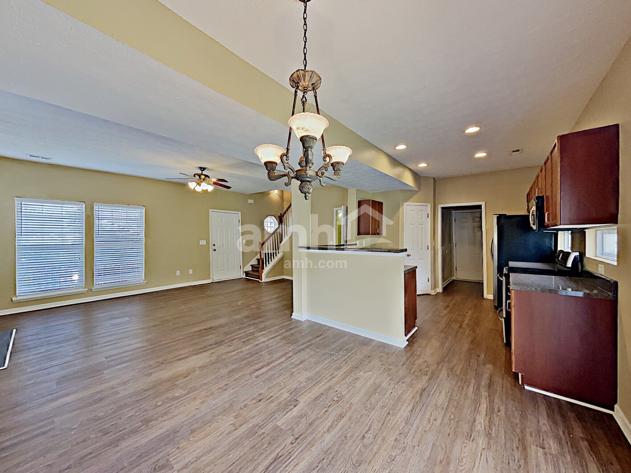 Building Photo - 1813 Baslia Ln