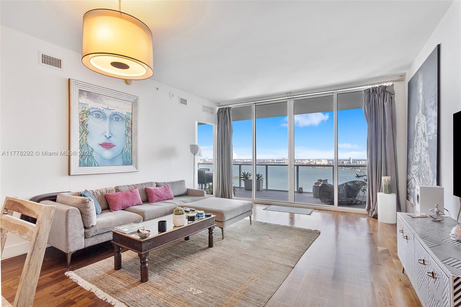 Building Photo - 2020 N Bayshore Dr