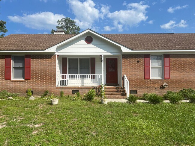 Building Photo - Centrally Located 3 Bedroom House