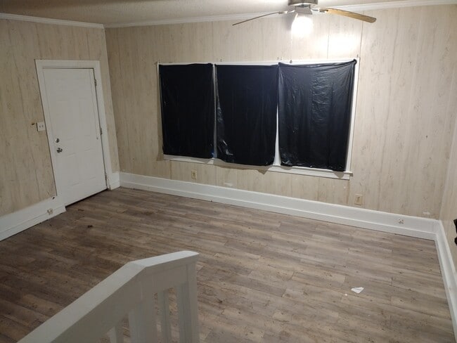 Building Photo - 1403 6th Ave