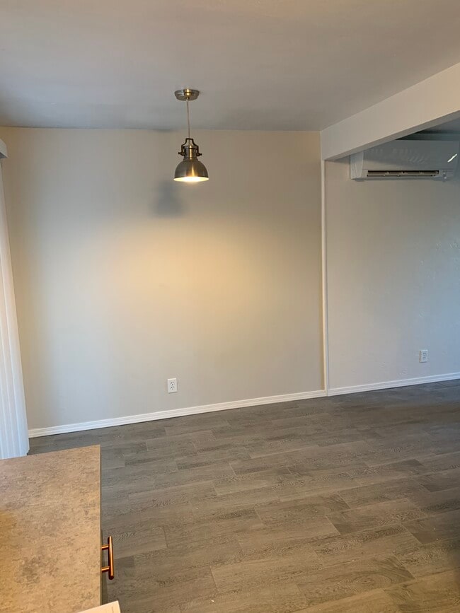 Building Photo - 548 Clairmont Dr