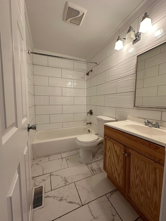 Building Photo - 2152 Mallard Ln