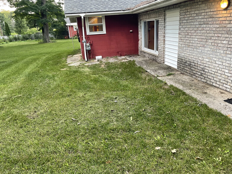 Yard/Window (another unit) - 3050 J Maddy Pky