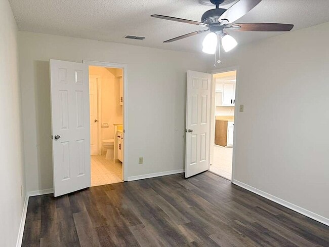 Building Photo - 3039 Greenlodge Ln