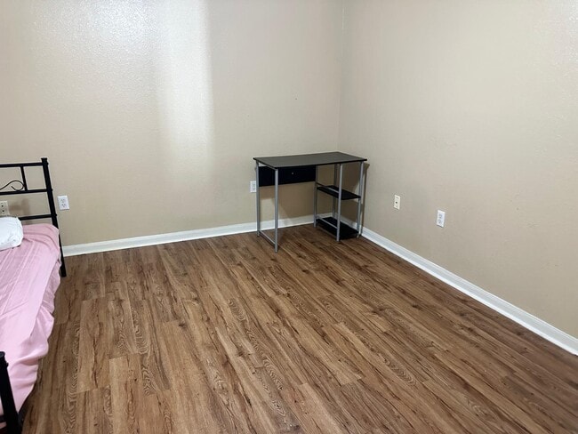 Building Photo - 529 Southwest Pkwy