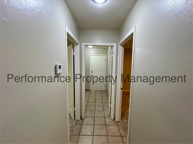 Building Photo - Charming 3 Bed/2 Bath NW Bakersfield Home ...