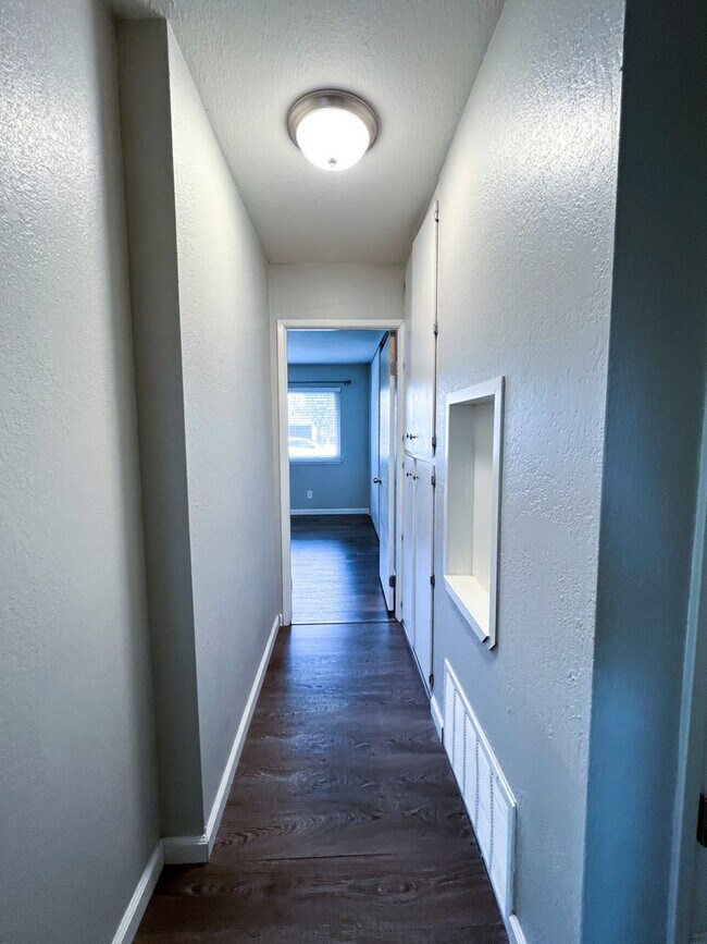 Building Photo - 432 Holland Dr