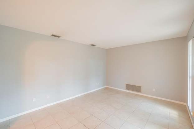 Building Photo - 2904 Sabal Palm Dr