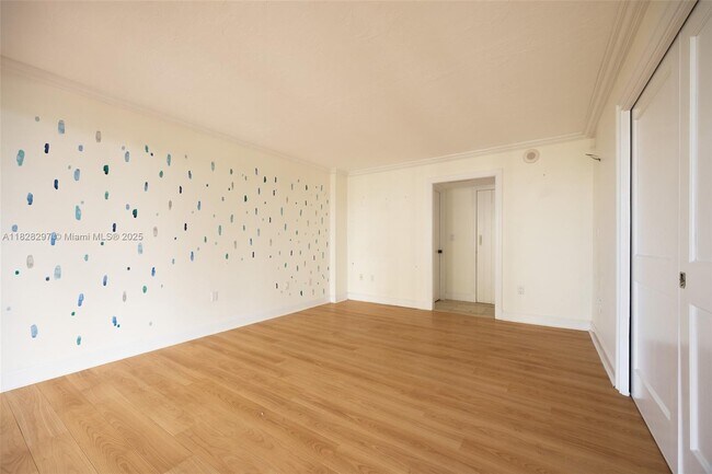 Building Photo - 2901 S Bayshore Dr