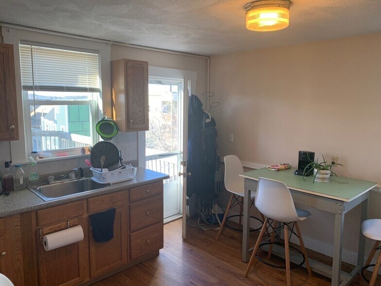 Building Photo - 17 Endicott Ave