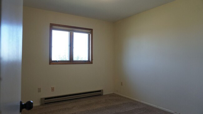 Building Photo - Spacious Country Property On 5 Acres with ...