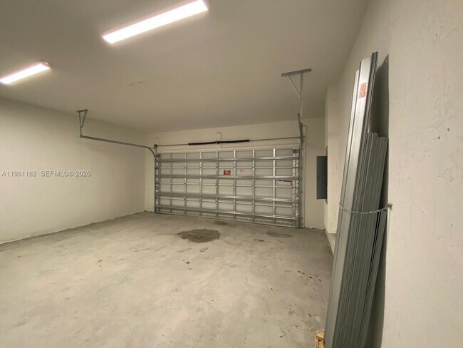 Building Photo - 2310 SE 28th Dr