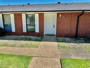 Building Photo - 1320 W Linden St