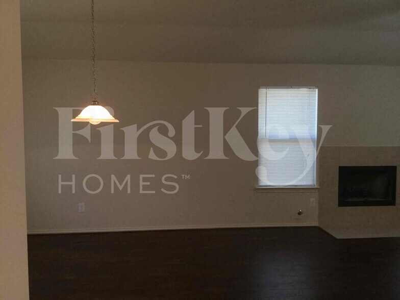 Building Photo - 611 Hilton Dr