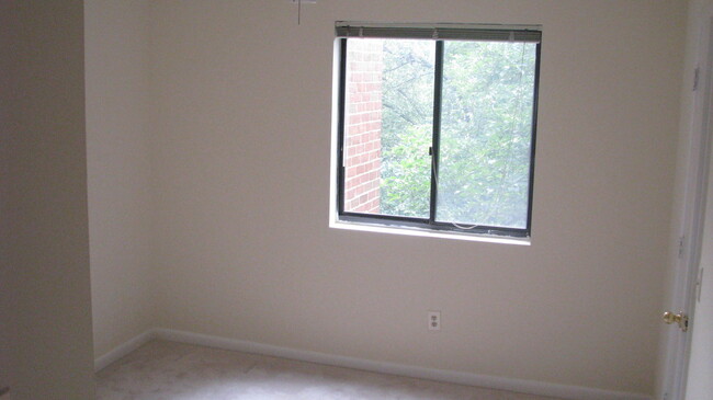 Building Photo - 2 Bedroom Condo in Turtle Creek | Pool | T...