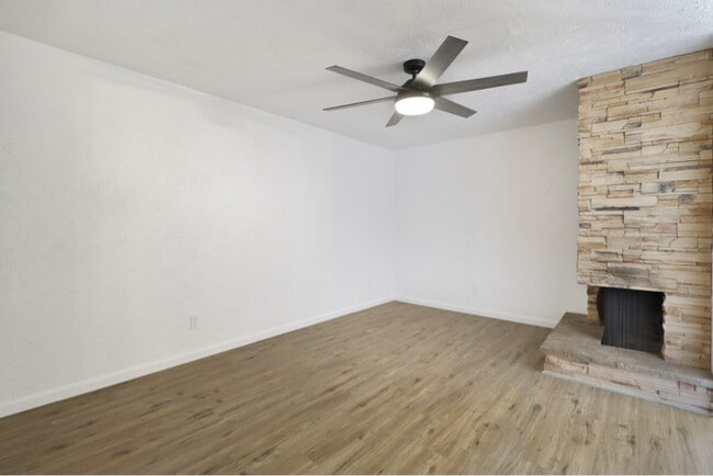Building Photo - 1620 N Wilmot Rd