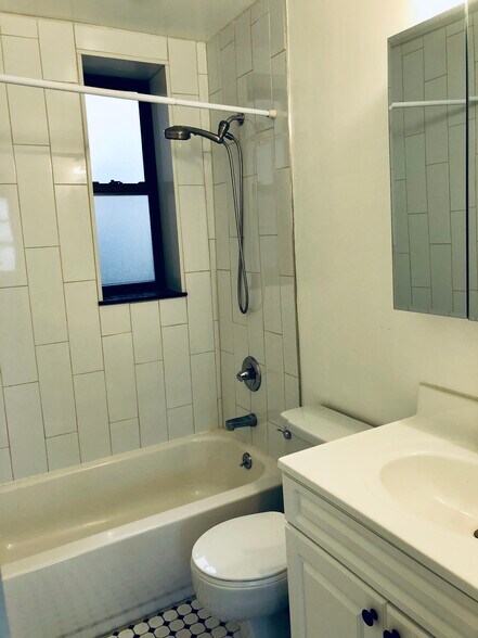 Building Photo - 1417 31st Ave