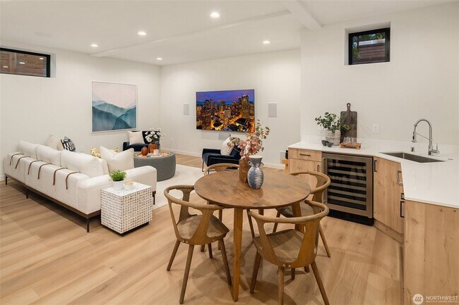 Building Photo - 4Bd/4.5Ba Seattle Home