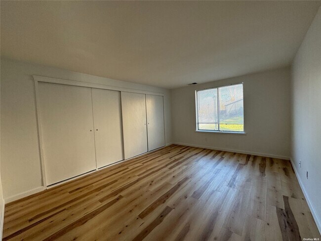 Building Photo - 91 Glen Hollow Dr