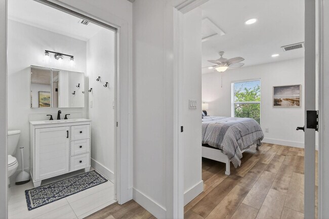 Building Photo - 608 SE 5th St