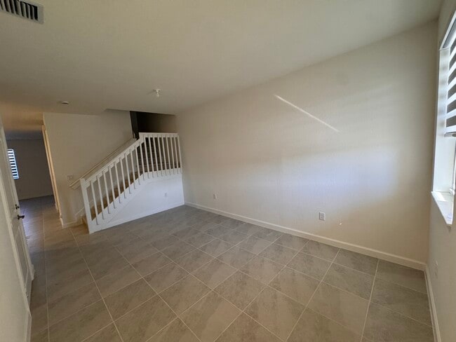 Building Photo - 2738 SE 24th Terrace