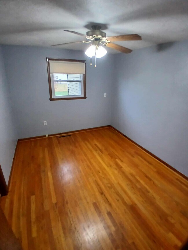 Building Photo - 1159 S Main St