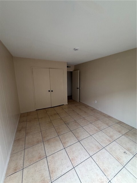 Building Photo - 4694 Bandera St