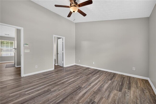Building Photo - 437 Waterbury Way