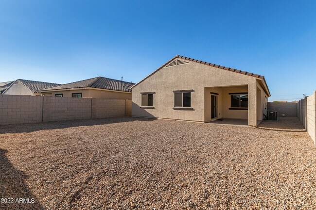 Building Photo - 43721 W Acacia Ave