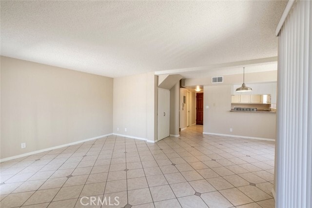Building Photo - 569 Palm Dr