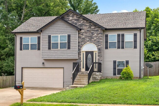 Building Photo - Pet Friendly Four Bedroom with Basement!