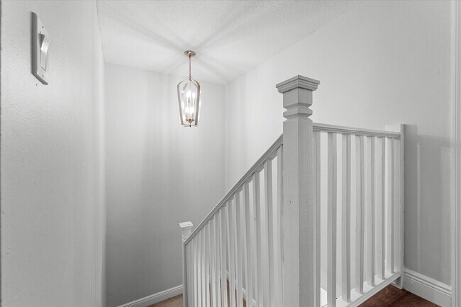 Building Photo - 1596 Shaker Cir