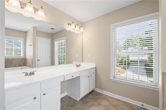Building Photo - 1346 Dukes Creek Dr