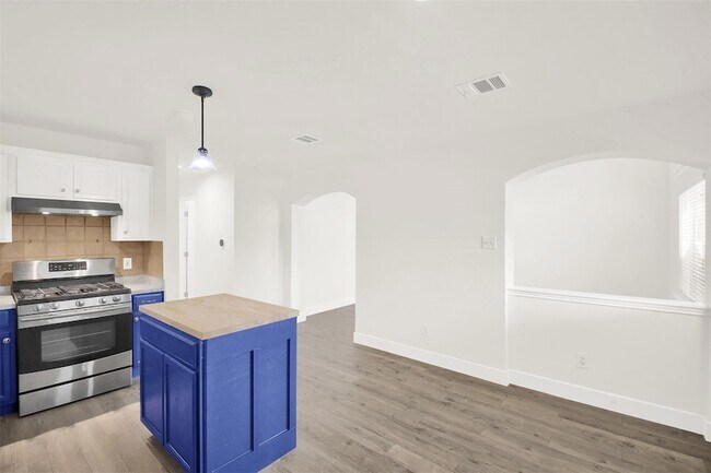 Building Photo - 641 Fort Thomas Pl