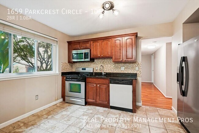 Building Photo - 1659 Parkcrest Cir