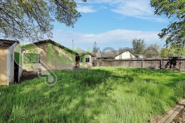 Building Photo - 2624 Walnut Ave