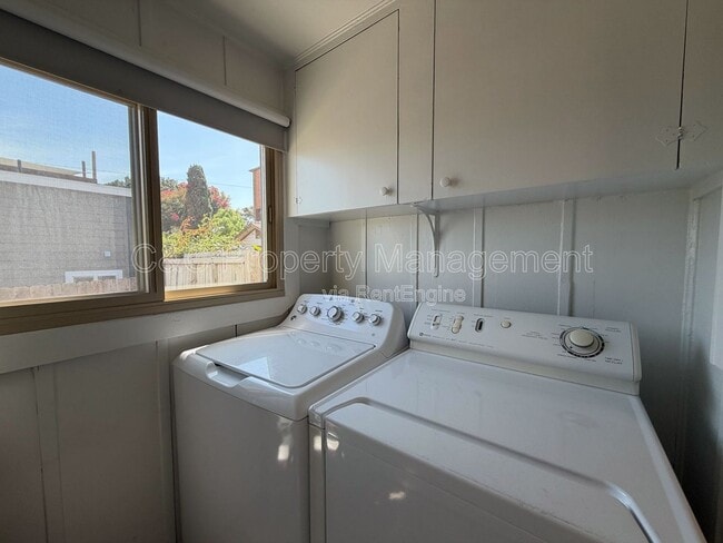 Building Photo - 2263 Soto St