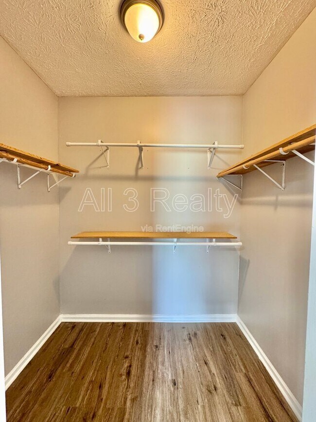 Building Photo - 1520 Hogan Rd