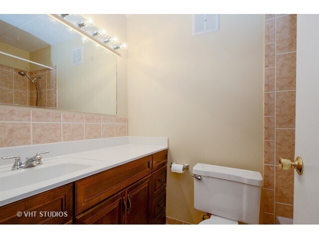 Building Photo - 225 S Rohlwing Rd