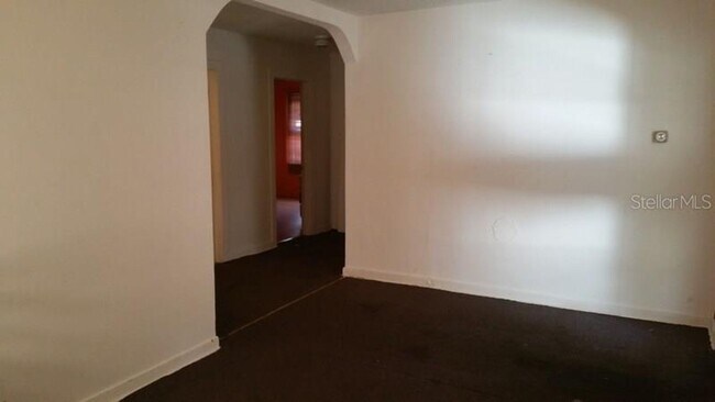 Building Photo - Cozy 3 bedroom, 1 bath for rent near downt...