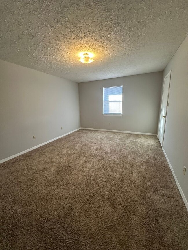 Building Photo - 2 Bedrooms 1.5 baths Townhouse, Kingsport TN