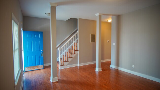 Building Photo - 1218 Bainbridge St