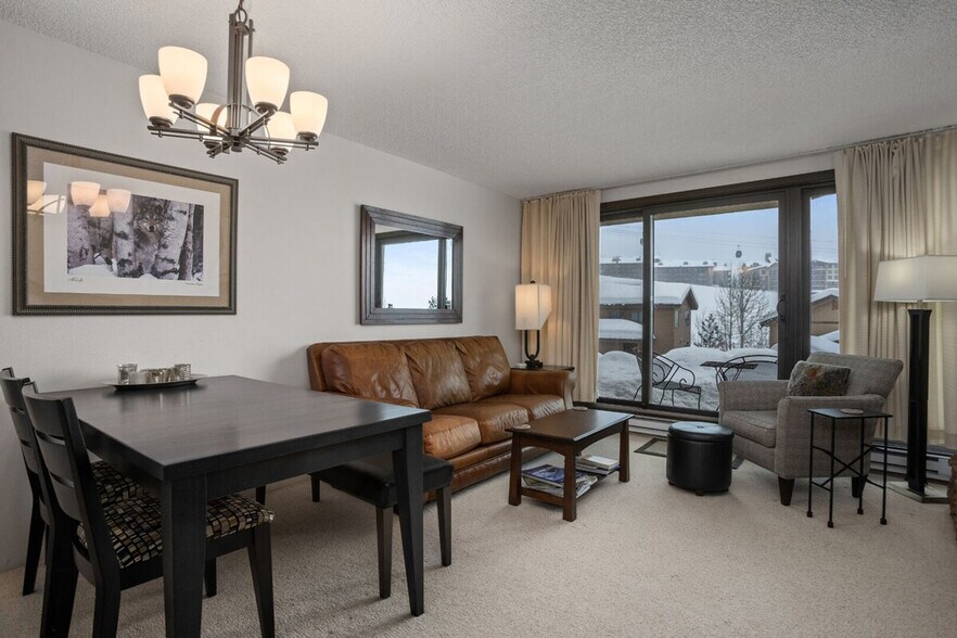 Building Photo - 2045 Ski Time Square Dr