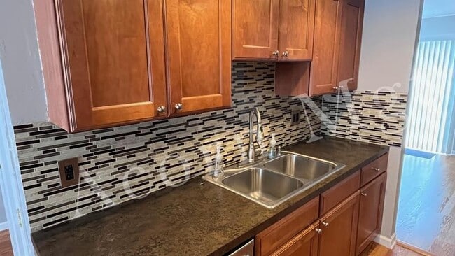 Building Photo - 73 Tarryton Court West