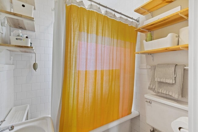 Building Photo - 1621 Linden Ave