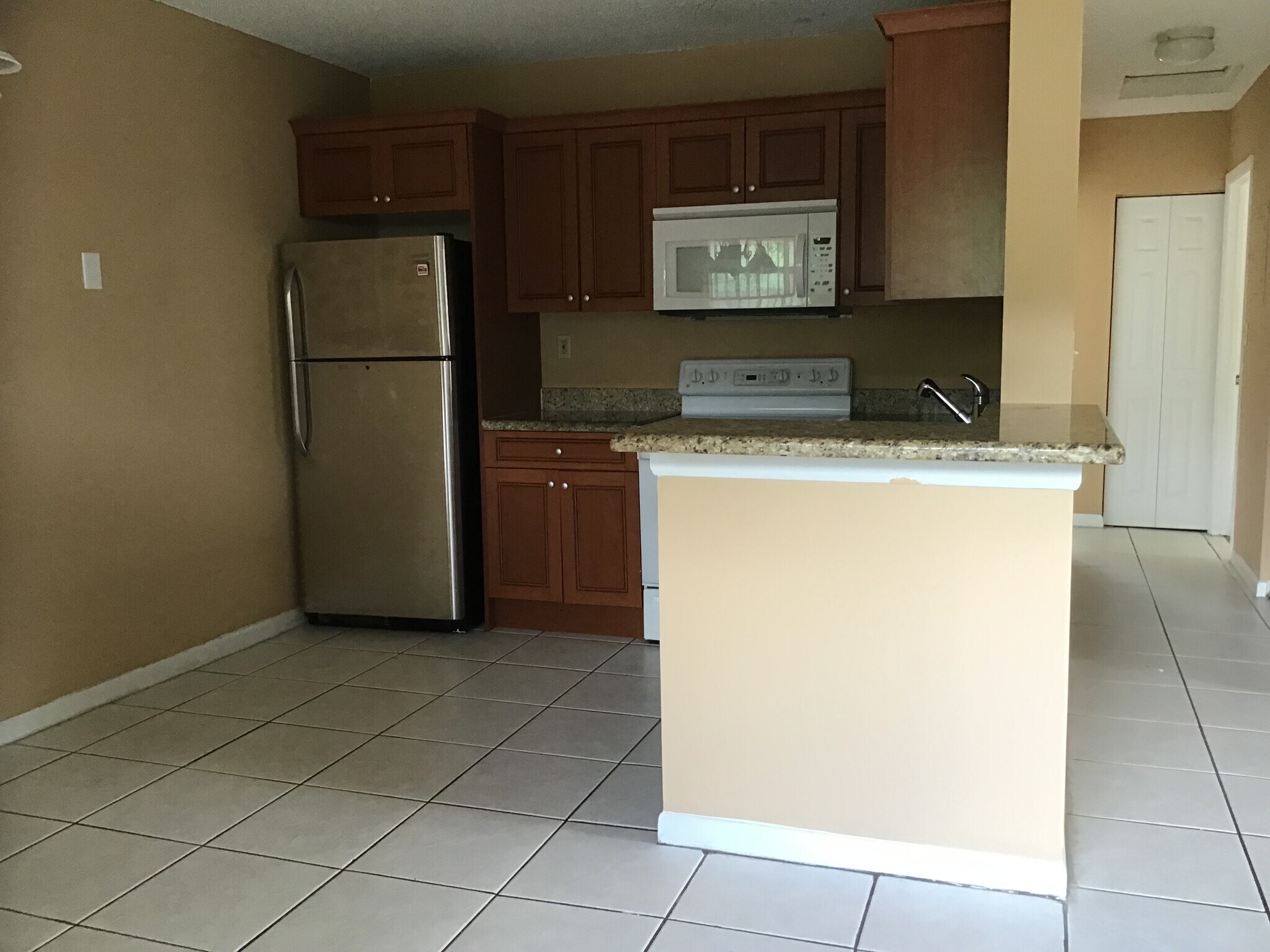 Kitchen - 11502 NW 43rd St